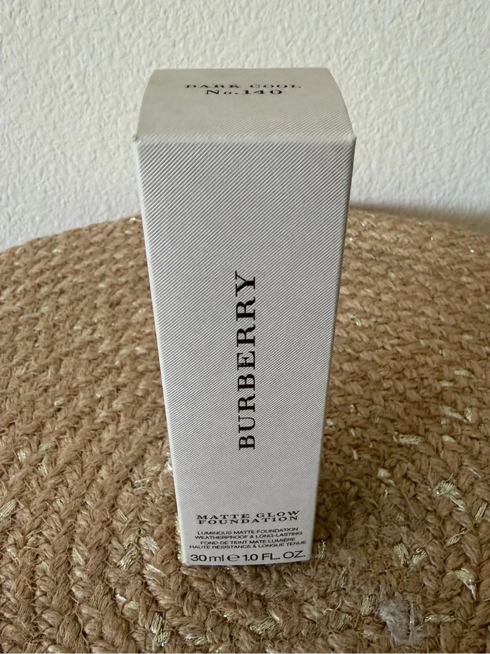 Burberry Matte Glow Foundation Dark Cool No. 140